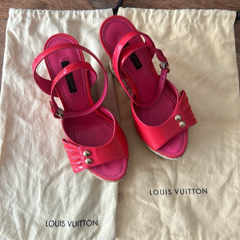 LOUIS VUITTON Monogram Vernis Wedge Sandals Rose Pop 36 - Picture 12 of 15